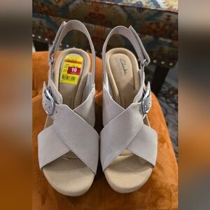 Clarks Giselle Dove Light Beige Crossover Slingback Sandals NEW
